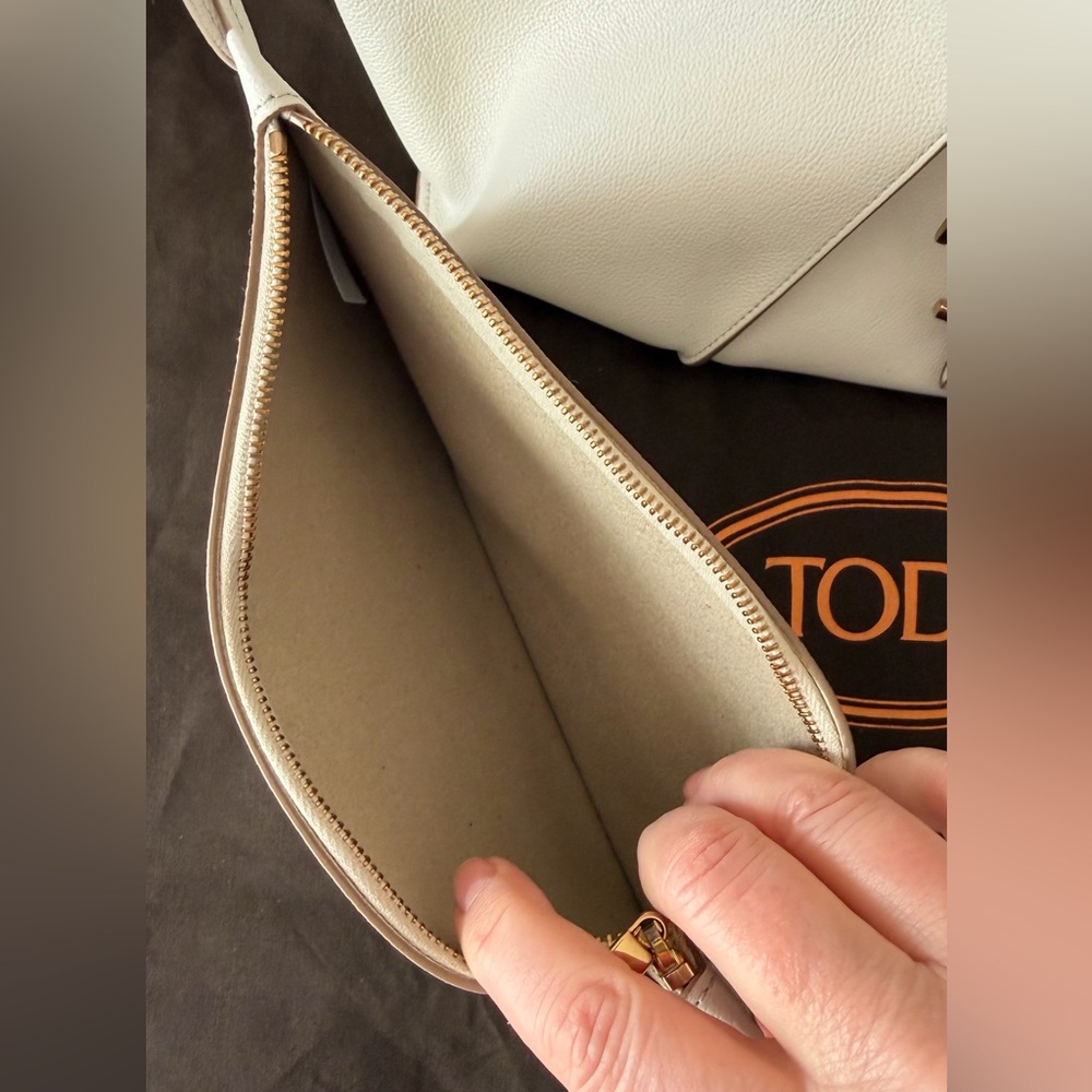 Tod’s Shopper Tote in Cream - Picture 7 of 8